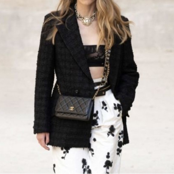 🛑 SOLD 🛑 Chanel Cruise 22 Black Lace Logo Bandeau Top - Sz Small - BNWT - Picture 10 of 10